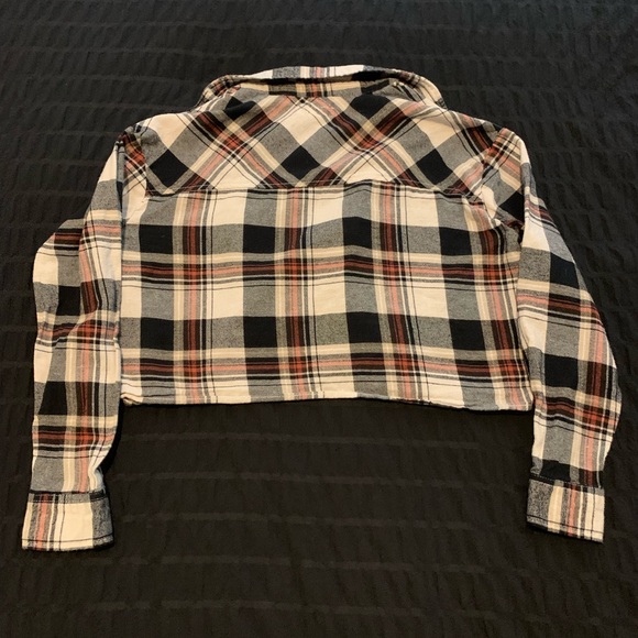 RSQ Cropped Black Red Plaid Button Down Shirt 
Size - Medium - Picture 3 of 4